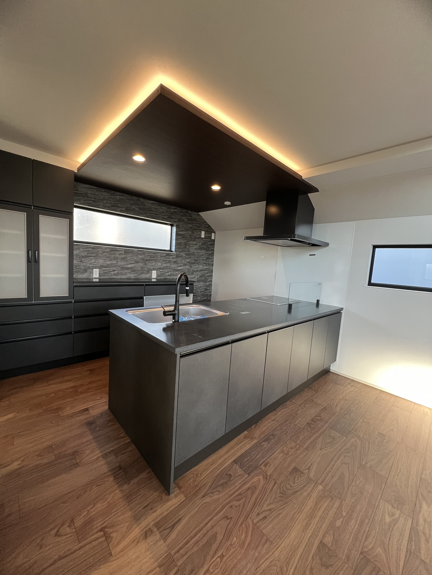 収納力を充実させた明るく暖かい住宅